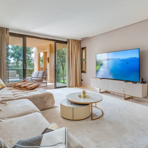 Sophisticated Garden Apartment in the Exclusive Mansion Club Community