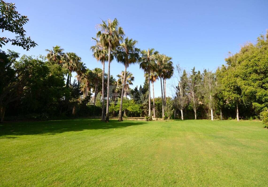 Exceptional Contemporary Newly Built Villa just steps from the Beach in Guadalmina Baja