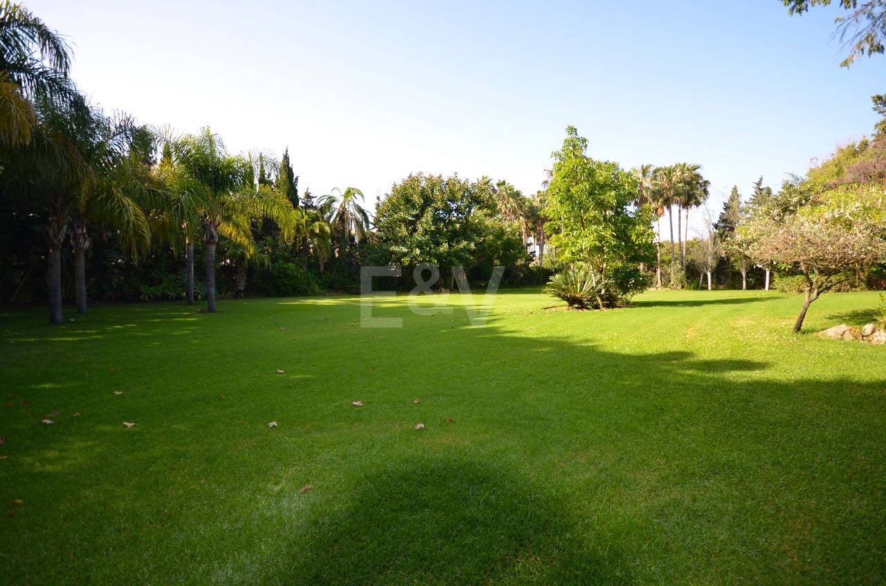 Exceptionell samtida nybyggd Villa bara några steg från stranden i Guadalmina Baja