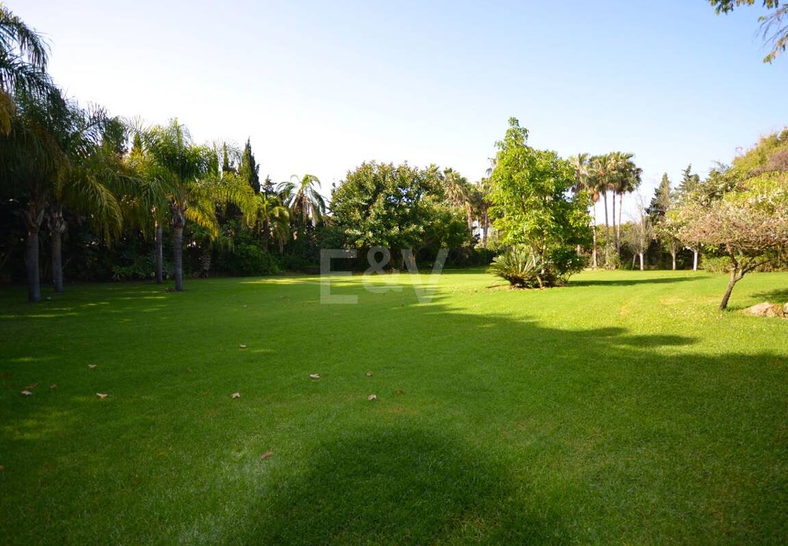 Exceptionell samtida nybyggd Villa bara några steg från stranden i Guadalmina Baja