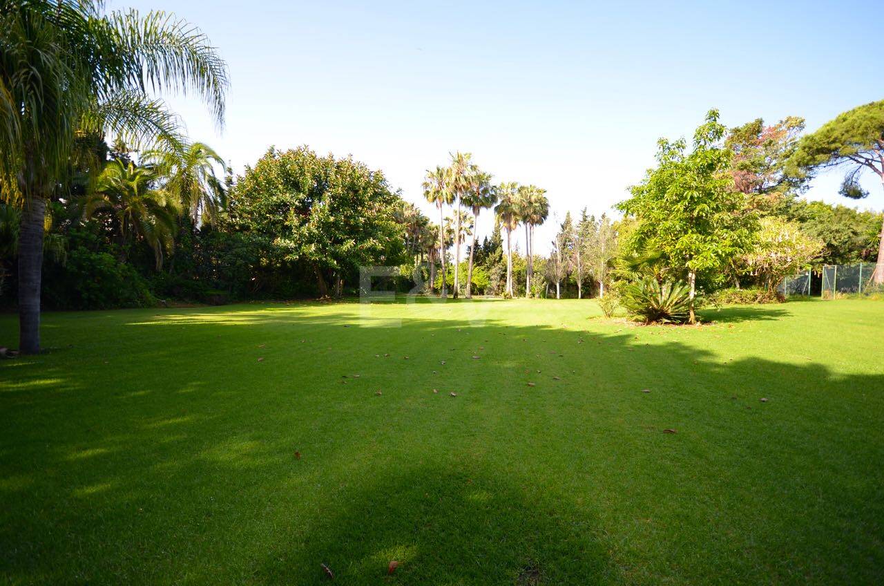 Exceptionell samtida nybyggd Villa bara några steg från stranden i Guadalmina Baja
