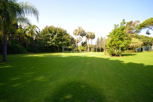 Exceptionell samtida nybyggd Villa bara några steg från stranden i Guadalmina Baja