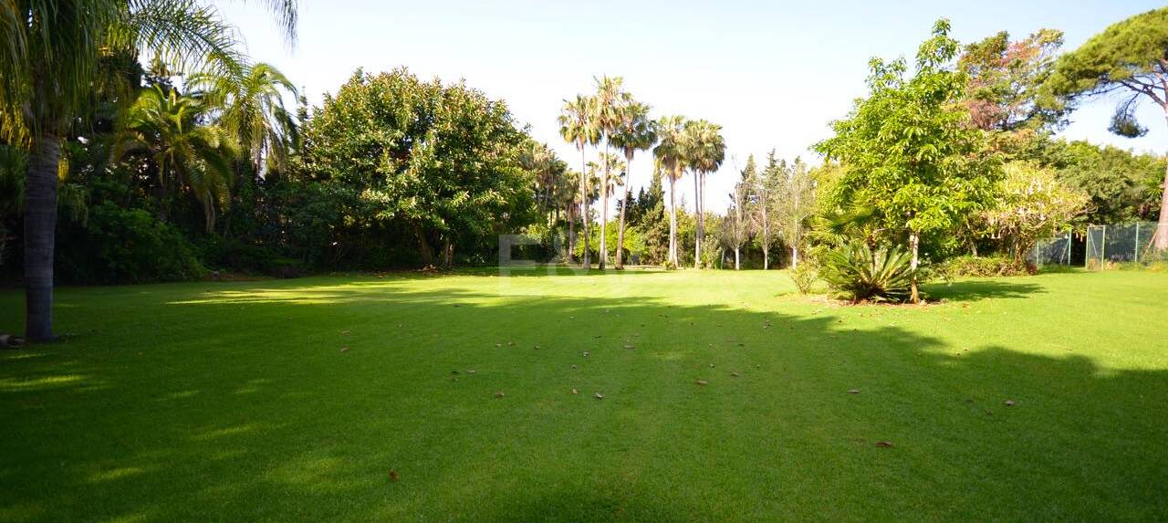 Exceptionell samtida nybyggd Villa bara några steg från stranden i Guadalmina Baja
