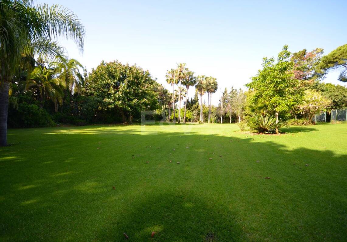Exceptional Contemporary Newly Built Villa just steps from the Beach in Guadalmina Baja