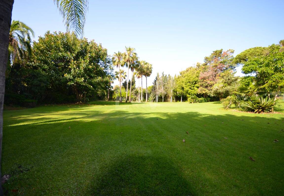 Exceptionell samtida nybyggd Villa bara några steg från stranden i Guadalmina Baja