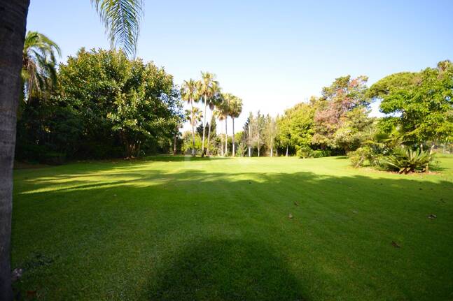 Exceptionell samtida nybyggd Villa bara några steg från stranden i Guadalmina Baja