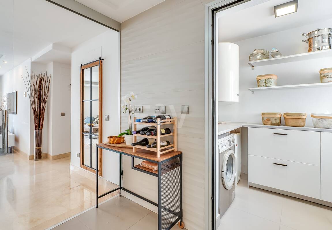 Fantastisk samtida takvåning i San Pedro Beach med Beach och Mountain Views