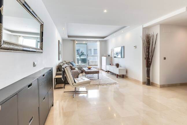 Fantastisk samtida takvåning i San Pedro Beach med Beach och Mountain Views