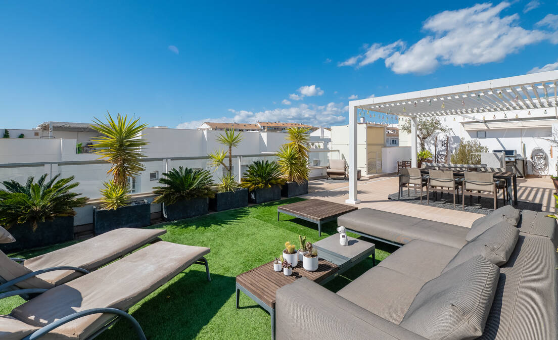 Contemporary Penthouse at San Pedro Beach with Sea Views