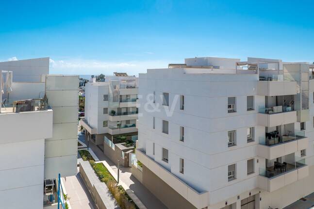 Fantastisk samtida takvåning i San Pedro Beach med Beach och Mountain Views