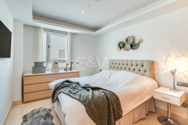 Fantastisk samtida takvåning i San Pedro Beach med Beach och Mountain Views