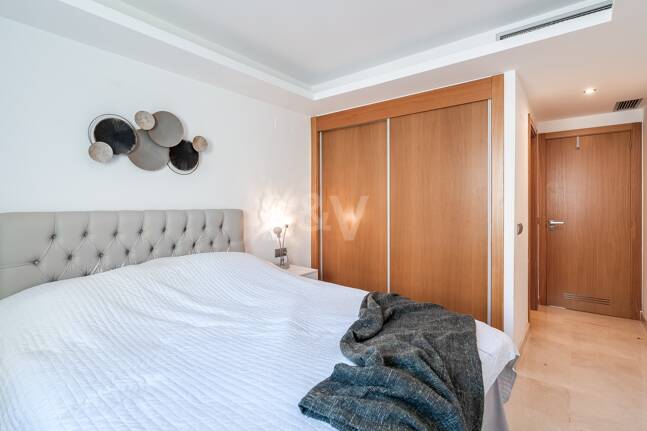 Fantastisk samtida takvåning i San Pedro Beach med Beach och Mountain Views