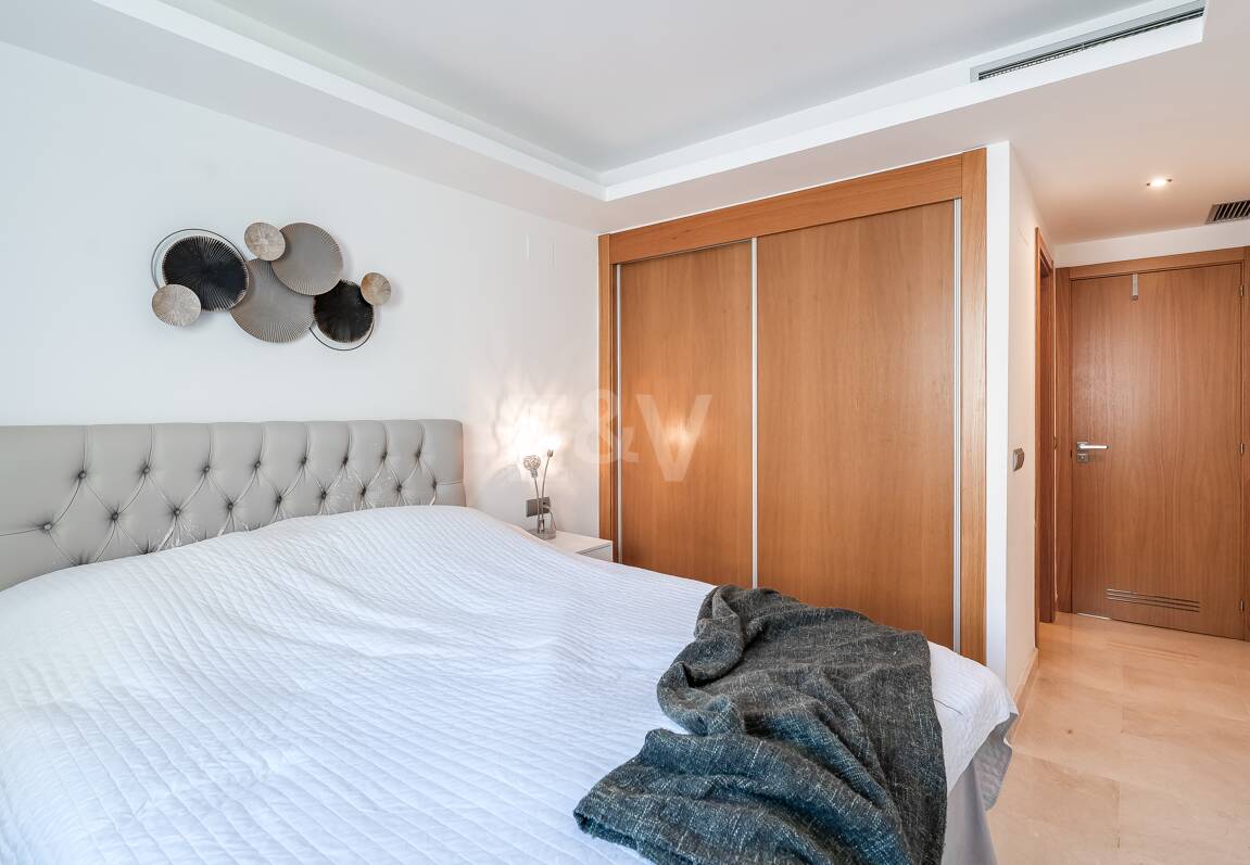 Fantastisk samtida takvåning i San Pedro Beach med Beach och Mountain Views