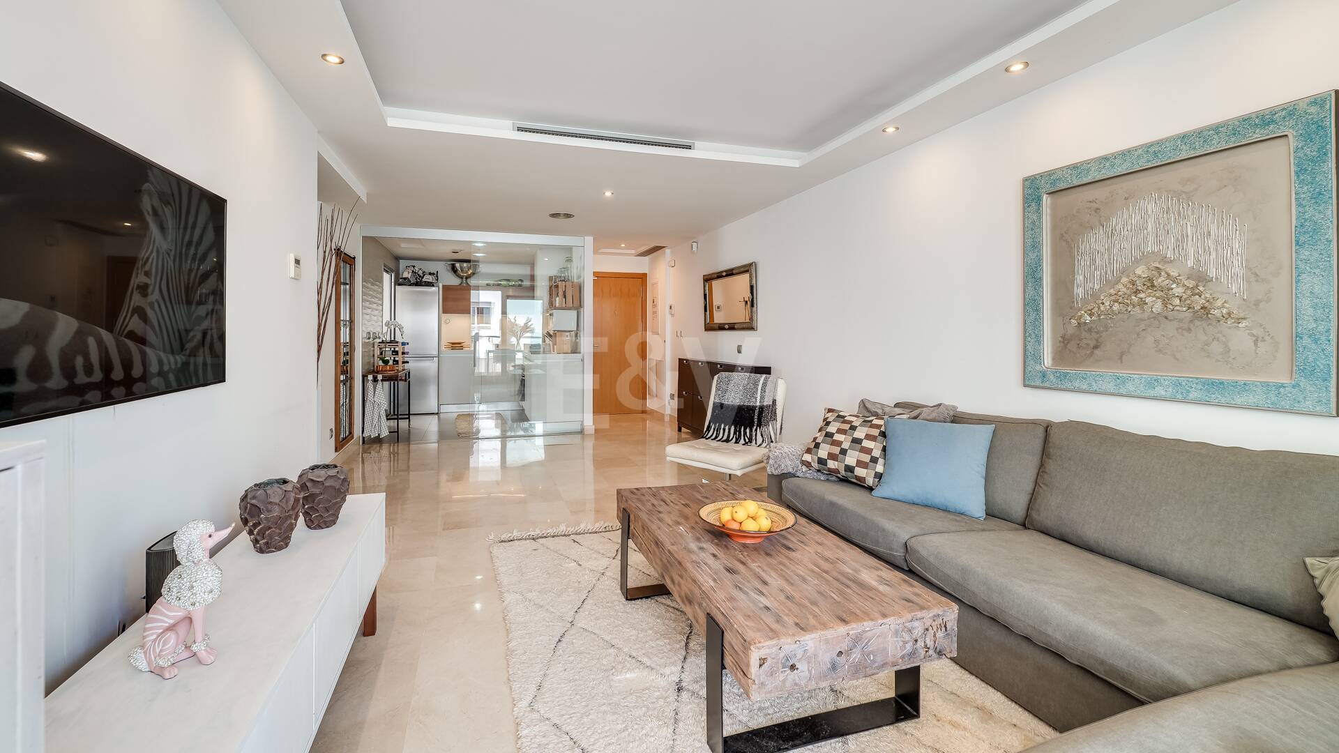 Ático Contemporáneo en la Playa de San Pedro con Vistas al Mar