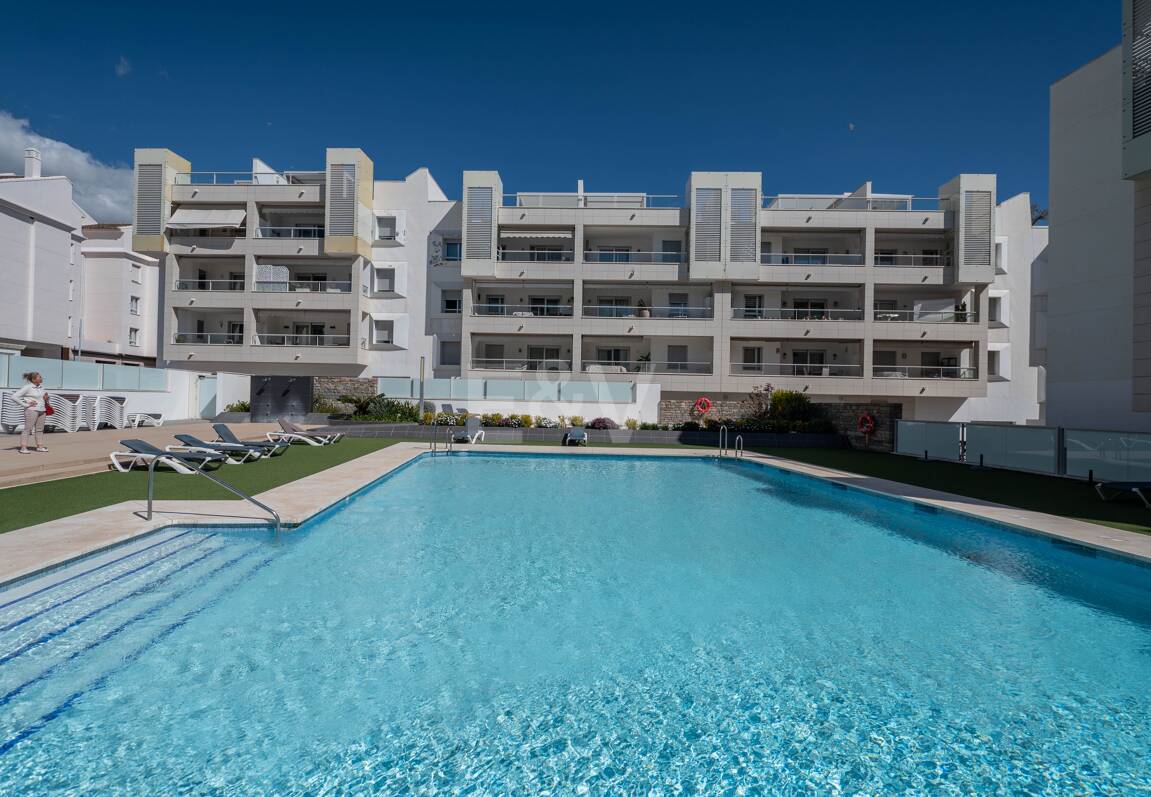 Fantastisk samtida takvåning i San Pedro Beach med Beach och Mountain Views