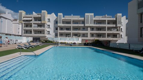 Superbe Penthouse contemporain à San Pedro Beach avec vue sur la plage et la montagne