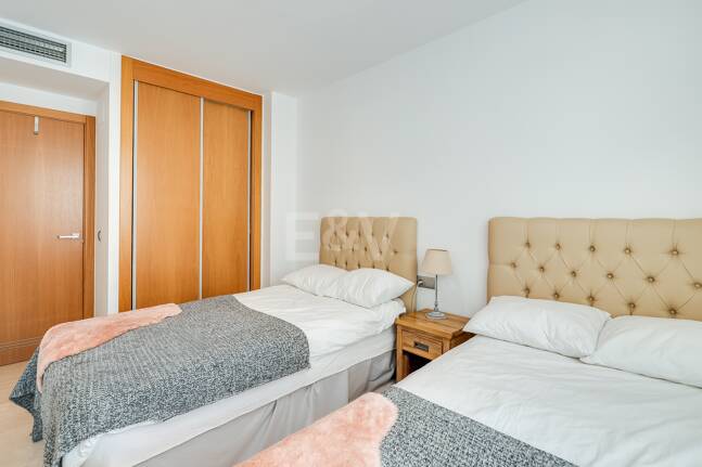 Fantastisk samtida takvåning i San Pedro Beach med Beach och Mountain Views