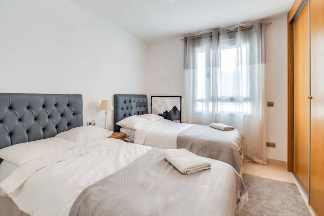 Fantastisk samtida takvåning i San Pedro Beach med Beach och Mountain Views