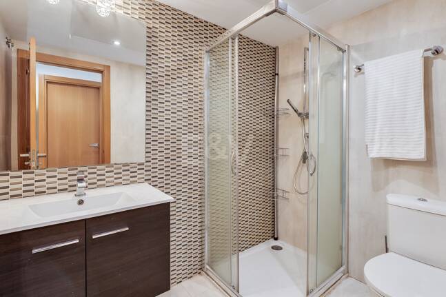 Fantastisk samtida takvåning i San Pedro Beach med Beach och Mountain Views