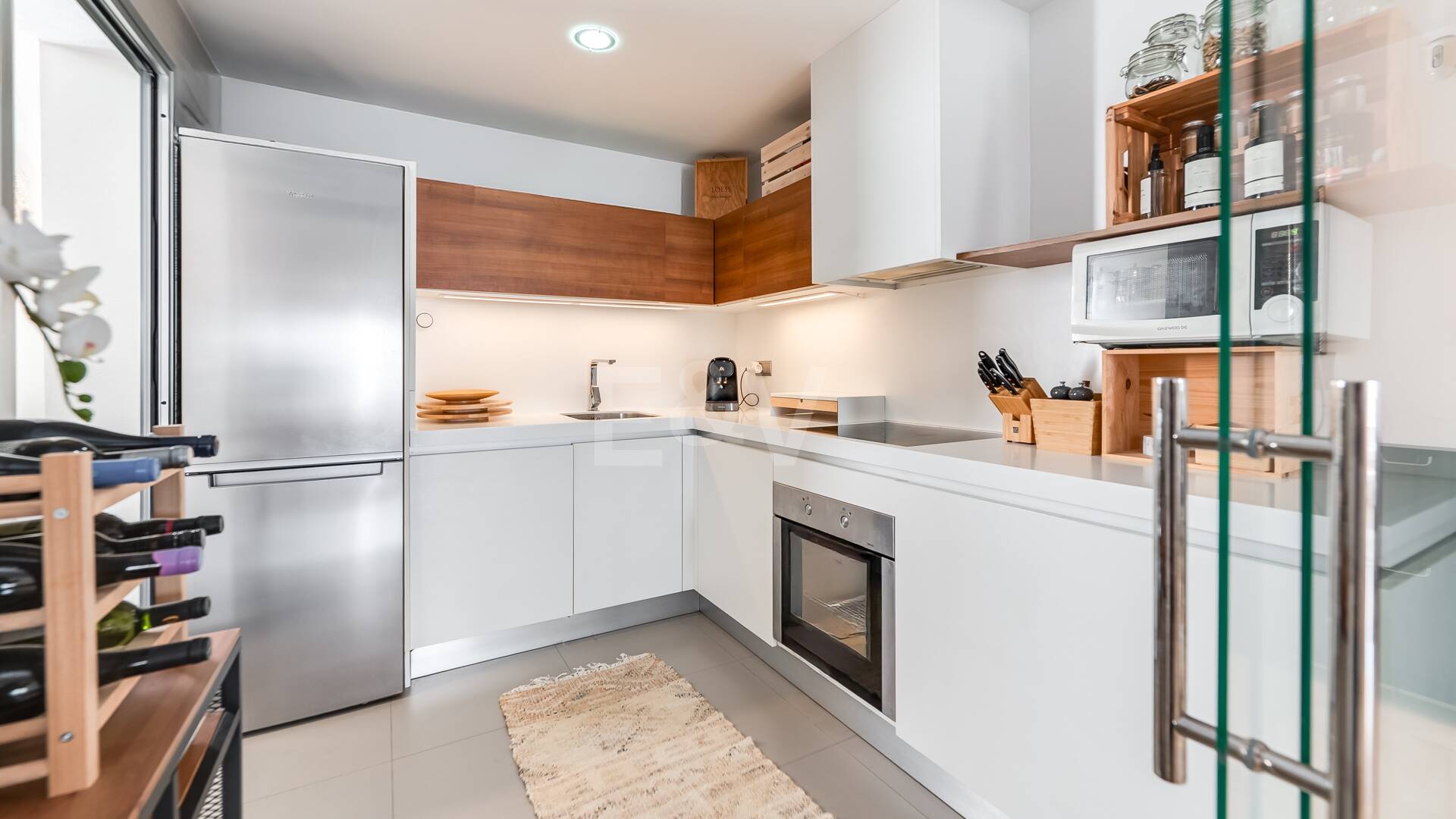 Fantastisk samtida takvåning i San Pedro Beach med Beach och Mountain Views