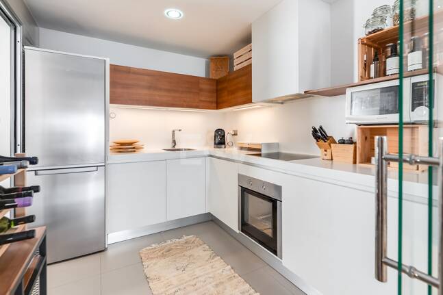 Fantastisk samtida takvåning i San Pedro Beach med Beach och Mountain Views