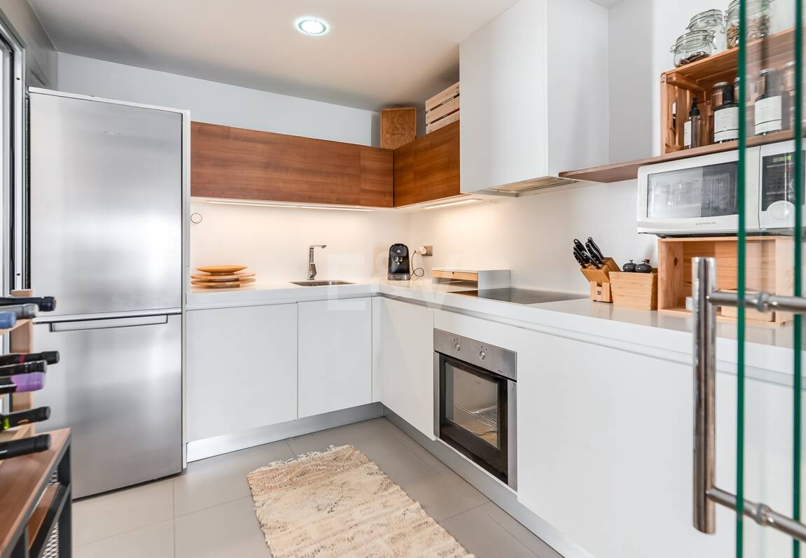 Fantastisk samtida takvåning i San Pedro Beach med Beach och Mountain Views