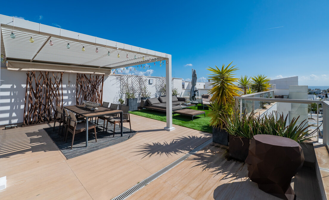Superbe Penthouse contemporain à San Pedro Beach avec vue sur la plage et la montagne