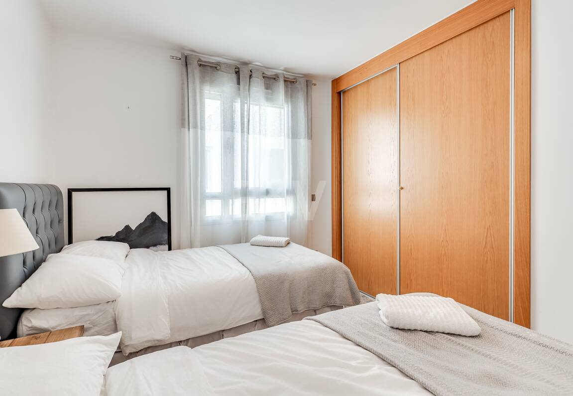 Fantastisk samtida takvåning i San Pedro Beach med Beach och Mountain Views