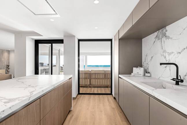 Spacious and modern apartment in Puerto Banús