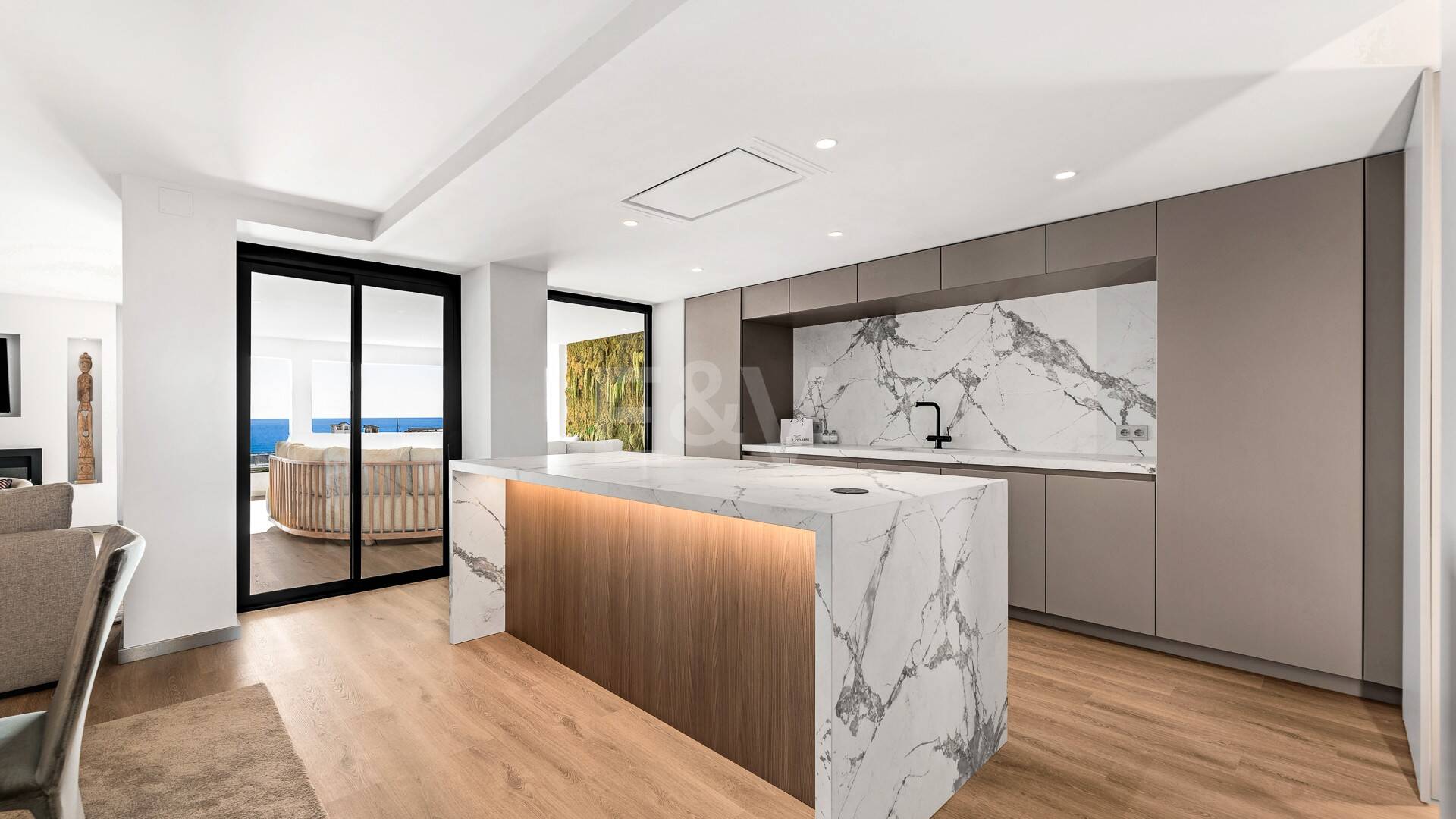 Amplio y moderno apartamento en Puerto Banús