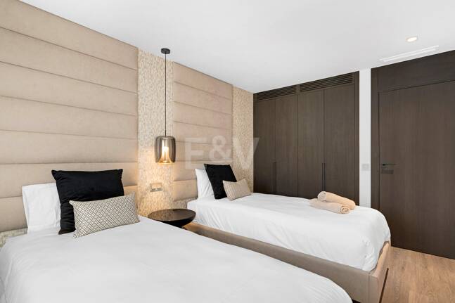 Spacious and modern apartment in Puerto Banús