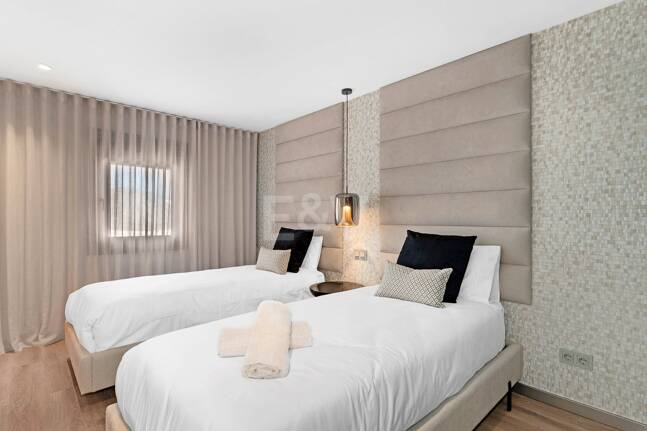 Spacious and modern apartment in Puerto Banús