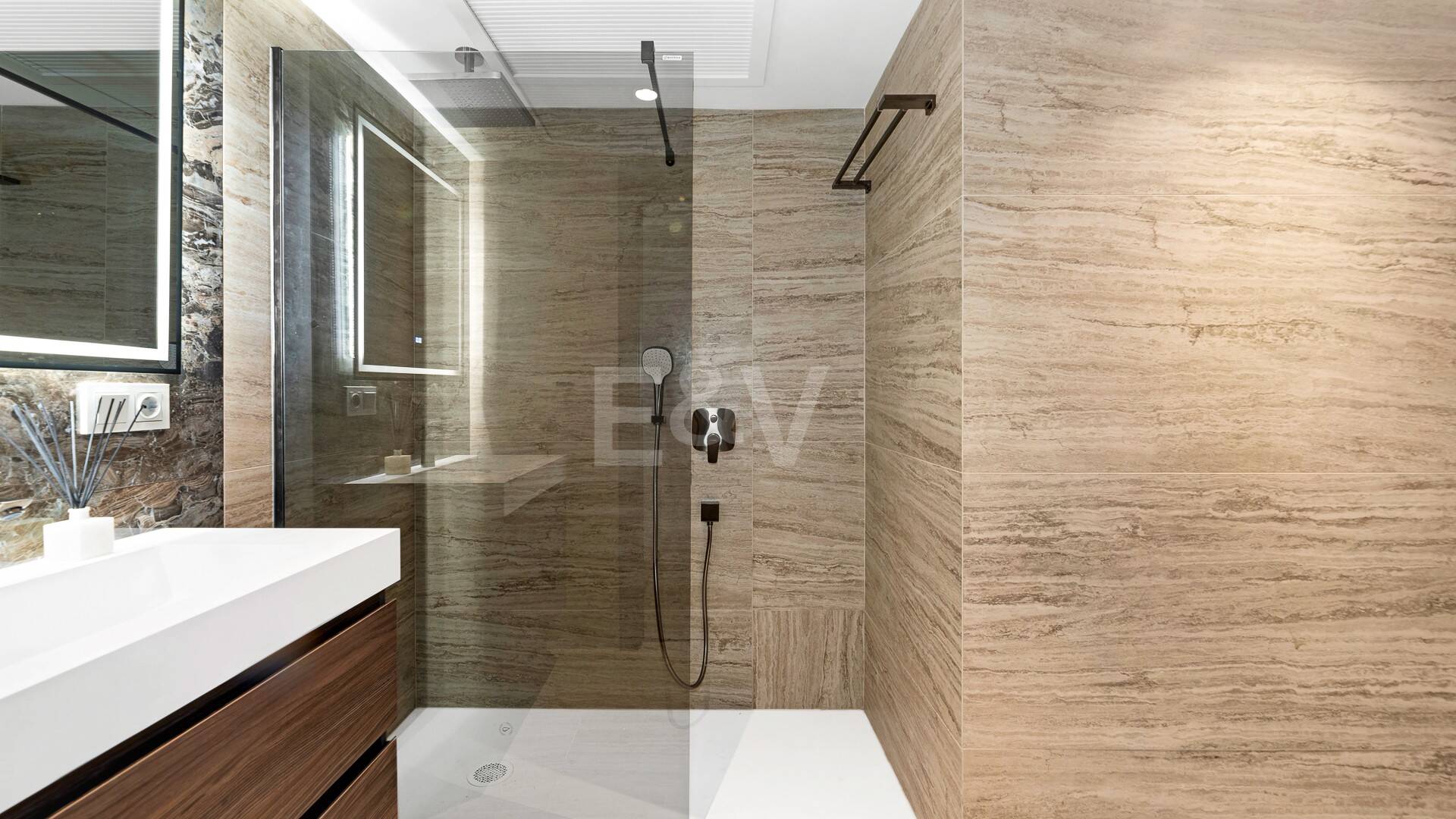 Amplio y moderno apartamento en Puerto Banús