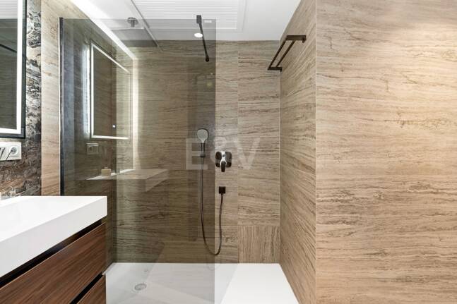 Spacious and modern apartment in Puerto Banús