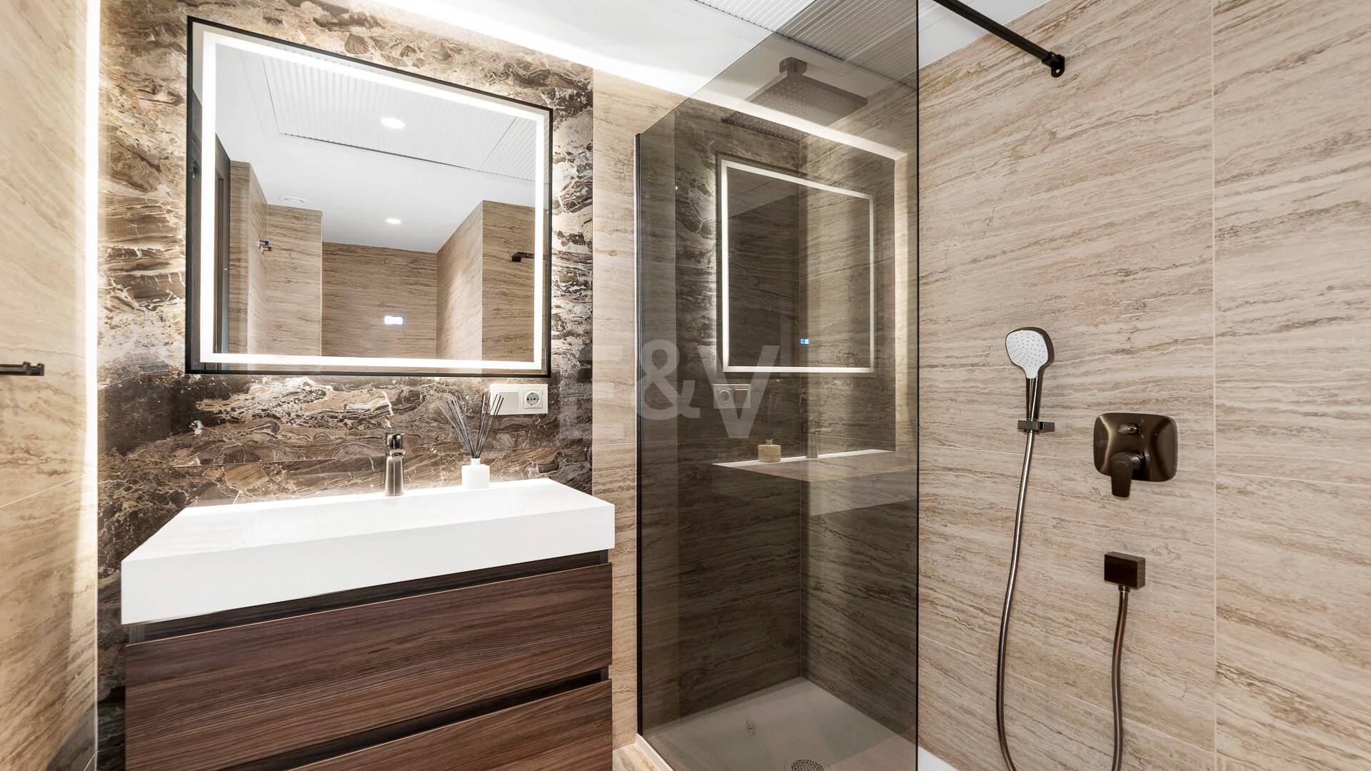 Spacious and modern apartment in Puerto Banús