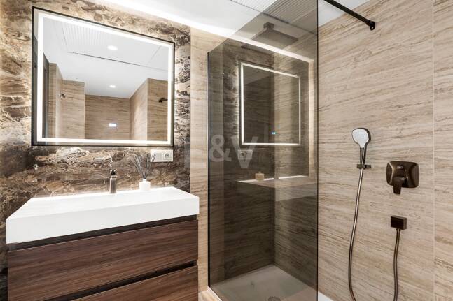 Spacious and modern apartment in Puerto Banús