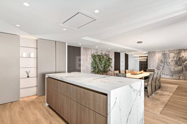 Spacious and modern apartment in Puerto Banús