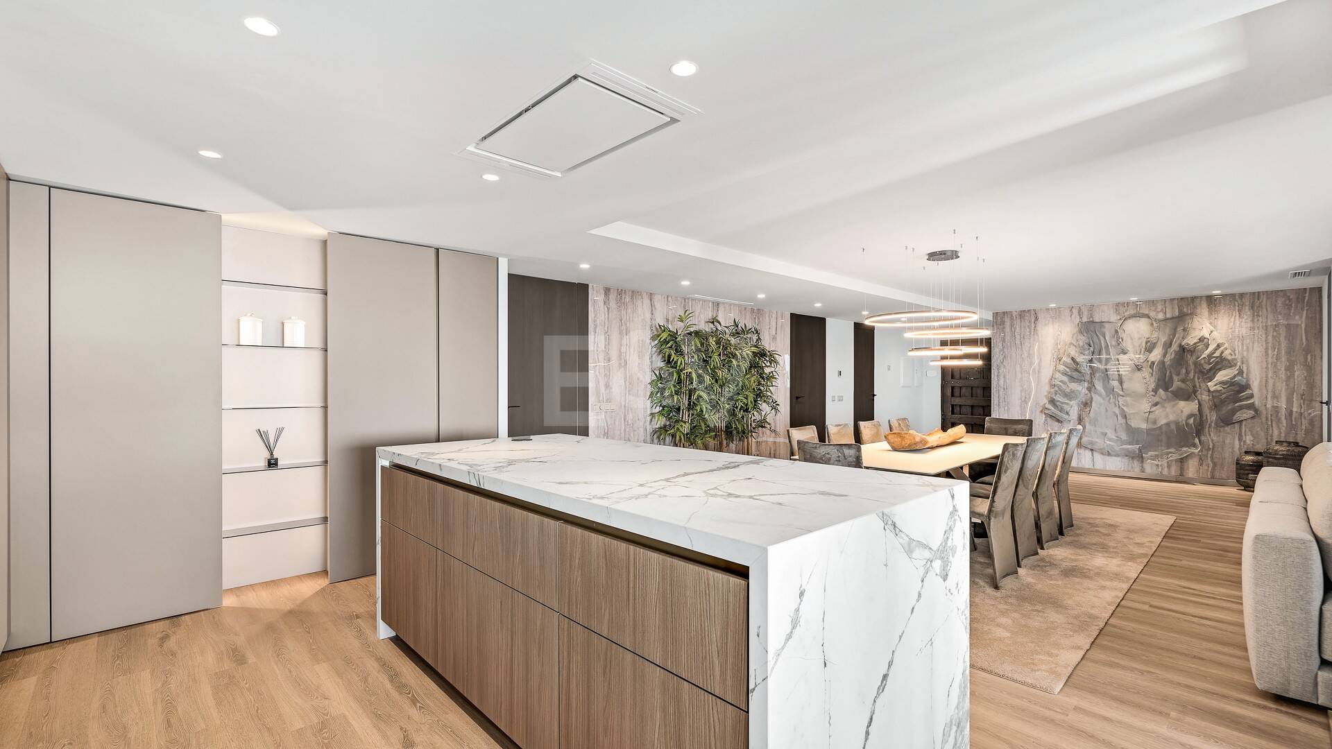 Amplio y moderno apartamento en Puerto Banús