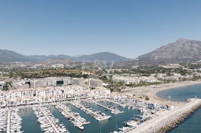 Spacious and modern apartment in Puerto Banús