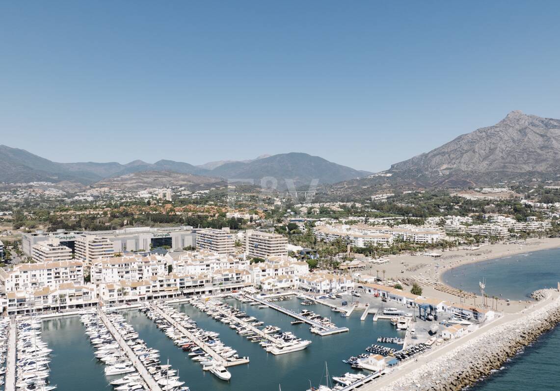Modernes und weitläufiges Apartment in Puerto Banús