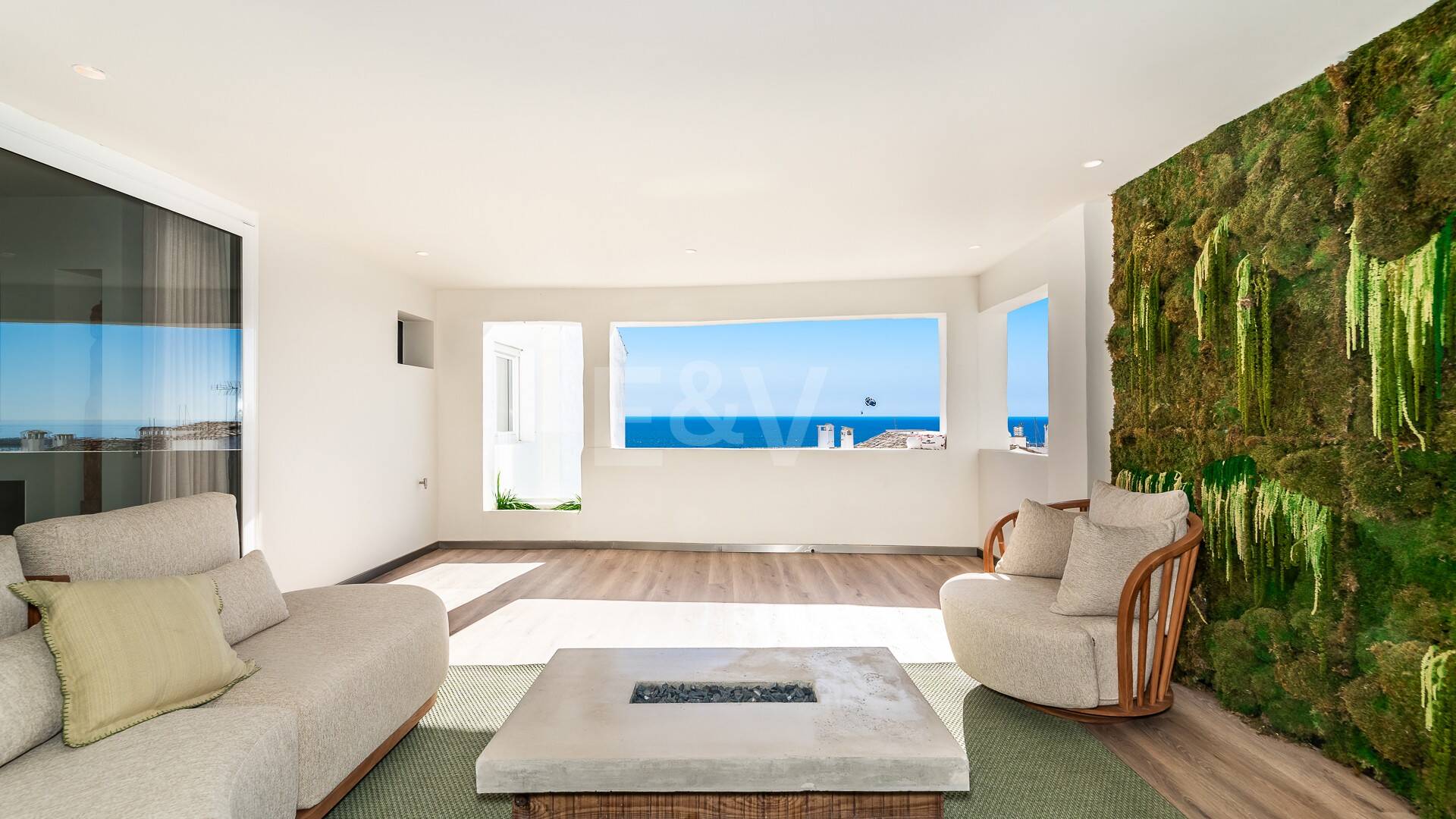 Spacious and modern apartment in Puerto Banús