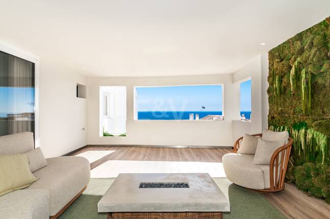 Spacious and modern apartment in Puerto Banús