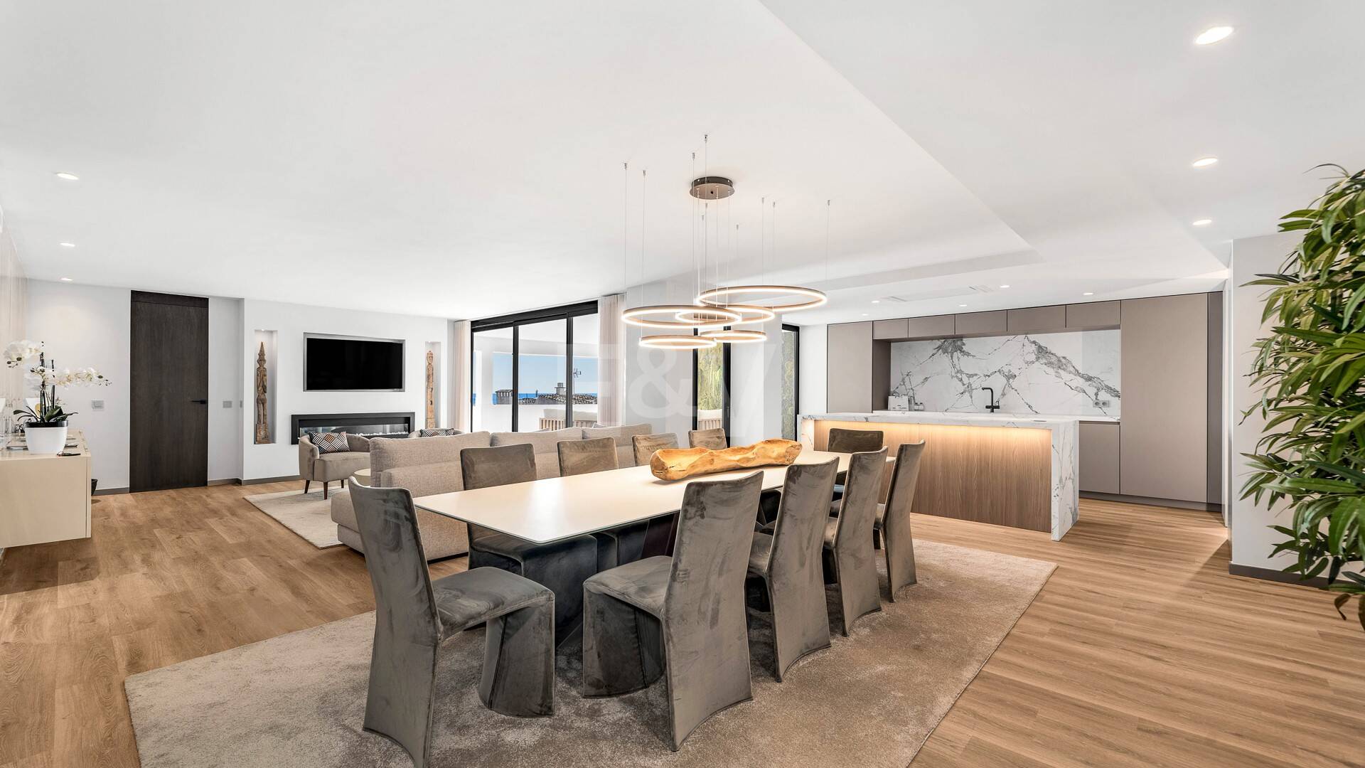 Spacious and modern apartment in Puerto Banús