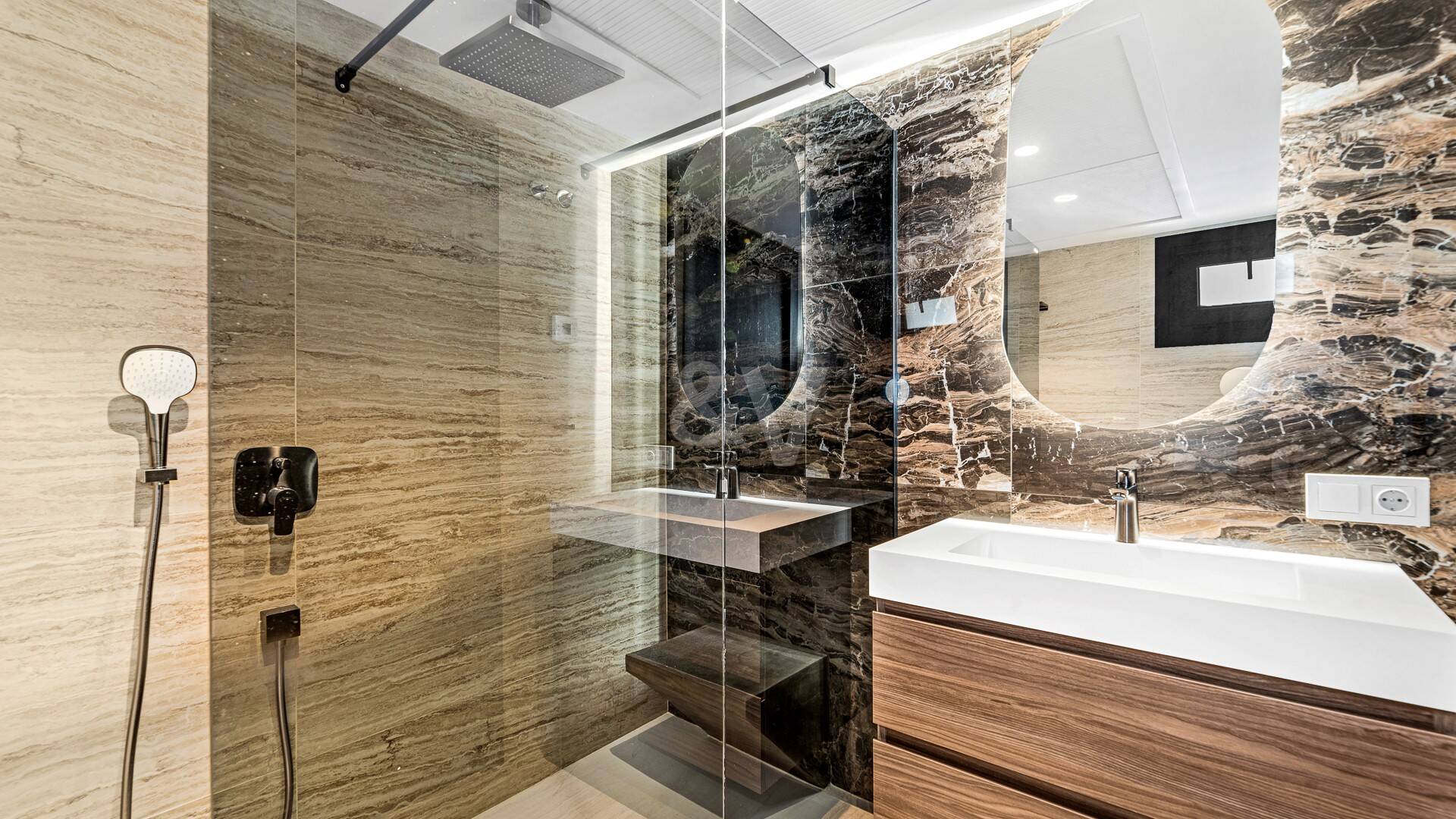 Spacious and modern apartment in Puerto Banús