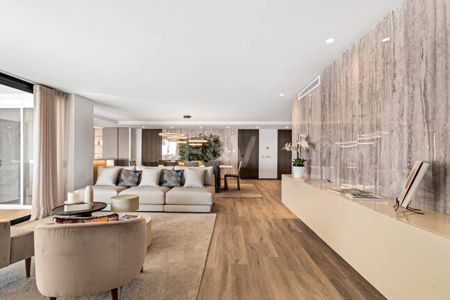 Spacious and modern apartment in Puerto Banús