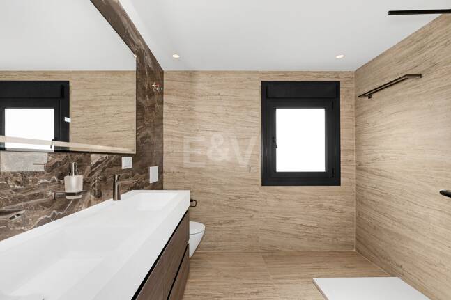 Spacious and modern apartment in Puerto Banús