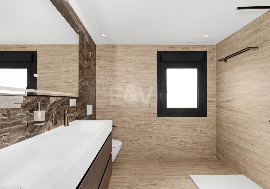 Modernes und weitläufiges Apartment in Puerto Banús