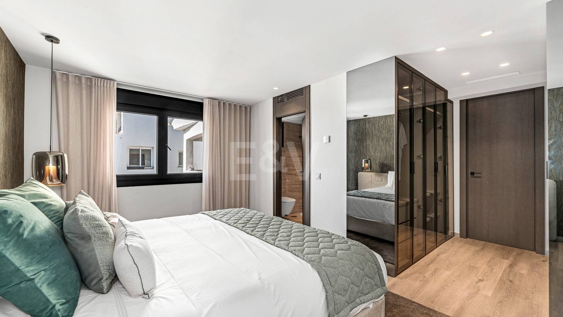 Amplio y moderno apartamento en Puerto Banús