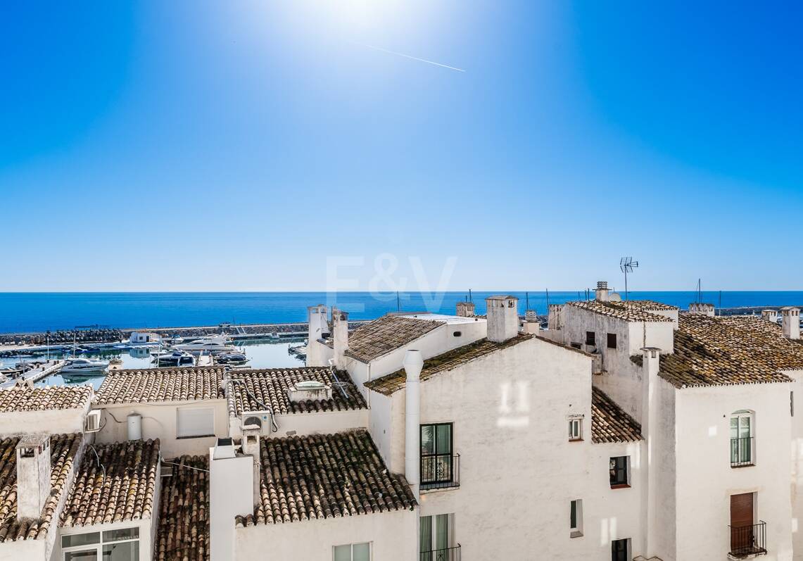 Modernes und weitläufiges Apartment in Puerto Banús