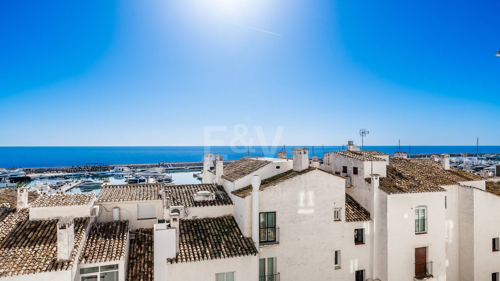 Amplio y moderno apartamento en Puerto Banús